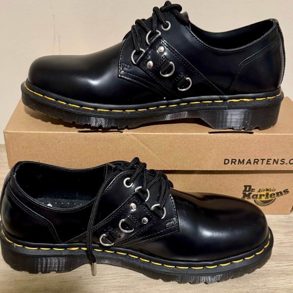 Dr. Martens Black Leather Lace-Up Women’s Shoes with Yellow Stitching - Picture 2 of 13